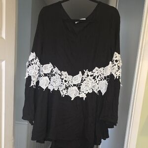 Rosegal Black Top with White Accents